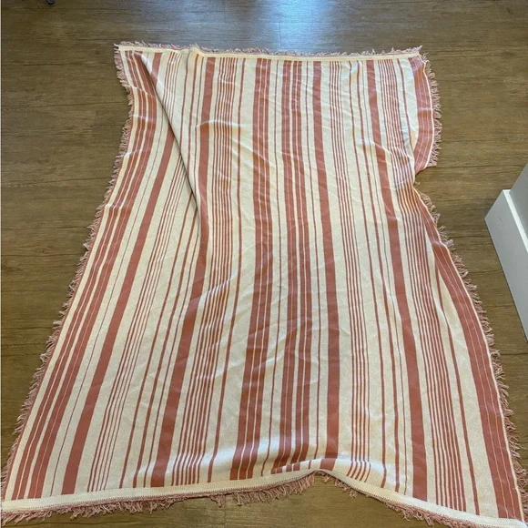Mainstays Coral and Cream Striped Throw Blanket - Picture 5 of 7